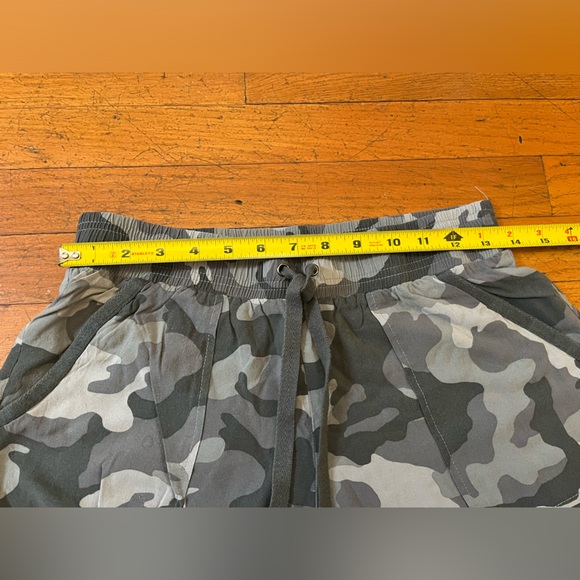 Hippie Rose Cargo Pants Womens Ruched Hem Gray Camo Elastic Waist Cargo Jogger M - Picture 3 of 7